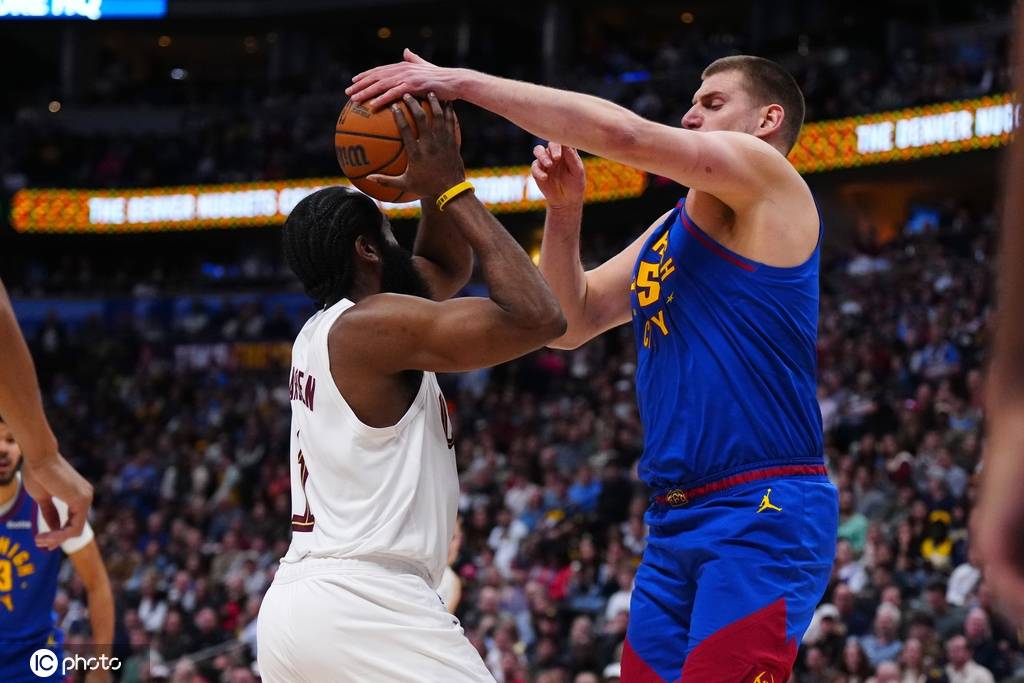 哈登22+10+7+关键三分 约基奇22+14+11骑士胜掘金